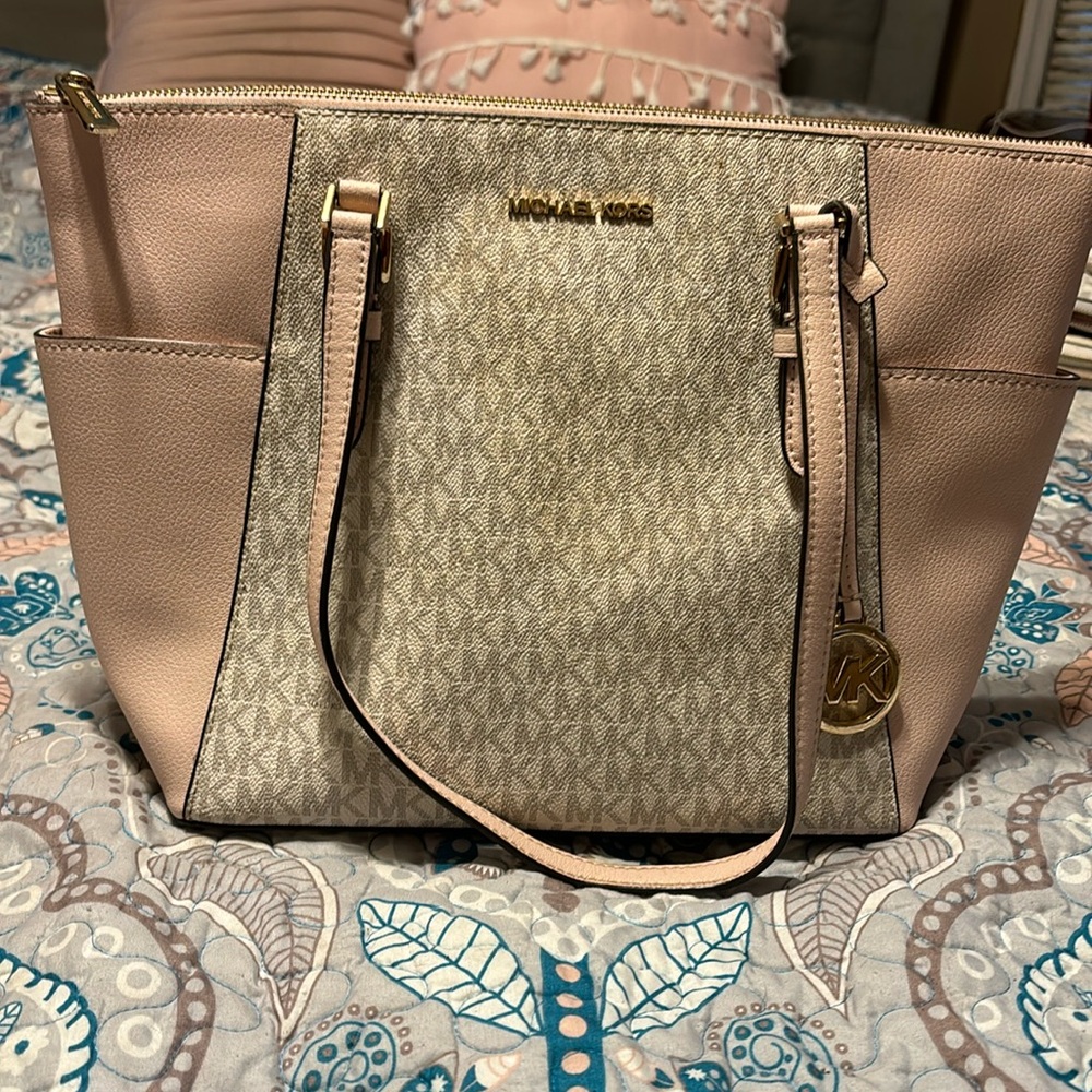 Micheal Kors purse